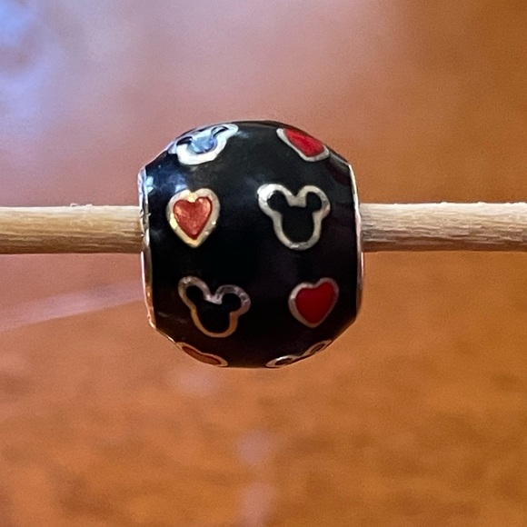 Pandora Disney Mickey and Hearts Enamel Charm - Picture 2 of 9